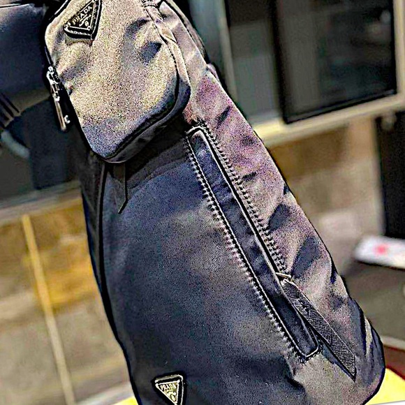 Authentic Prada 21 AW Black Nylon & Leather Re- Backpack/Bodybag w/ Pouch - Picture 3 of 7